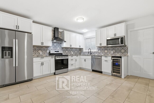 Photo - 1901 N 48th Pl