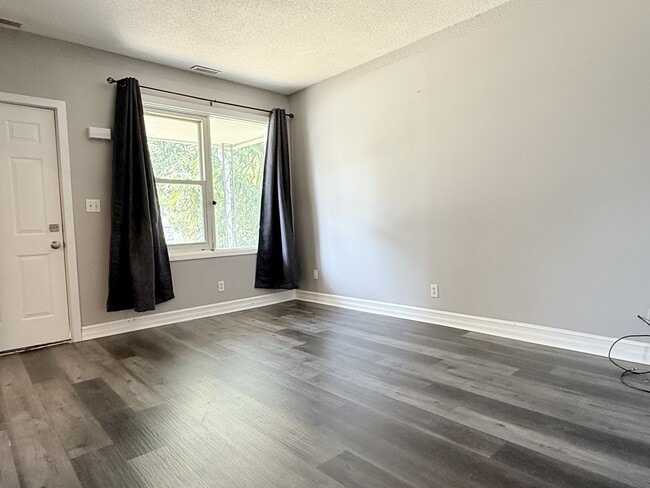 Photo - 506 Aylmer Ave Unit 1