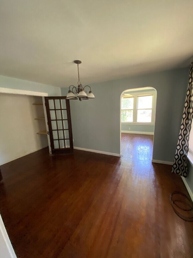Photo - 2 Bed, 1 Bath w/ Den!  1200.00 Sq Ft.
