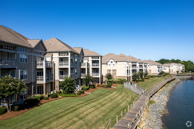 104 Pier 33 Dr