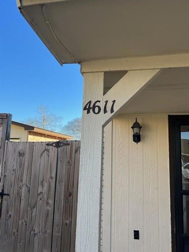 Building Photo - 4611 Jenkins Cir