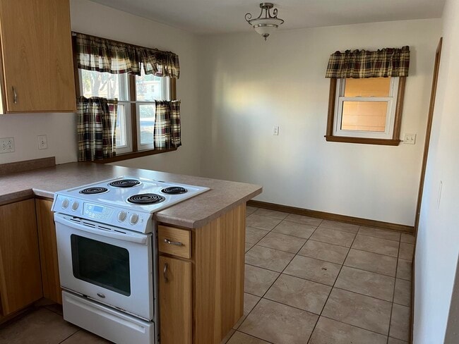 Photo - 6001 Queens Way