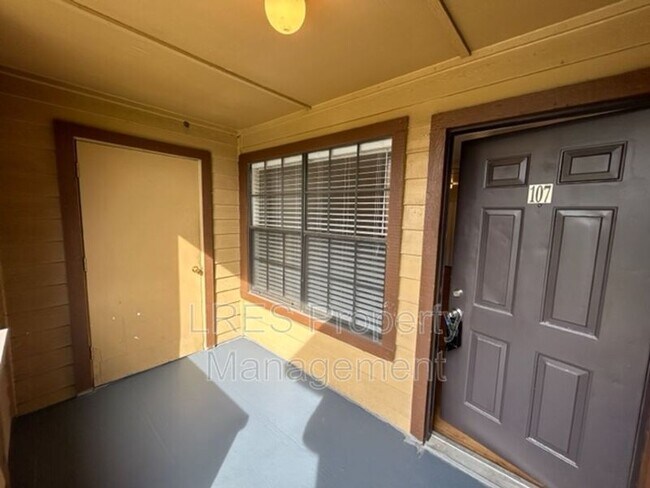 Photo - 365 Forestway Cir