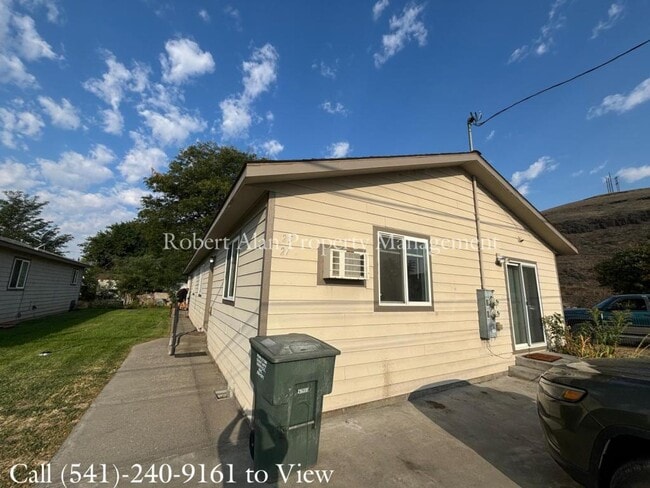 Building Photo - 25 SE 18th St Rental