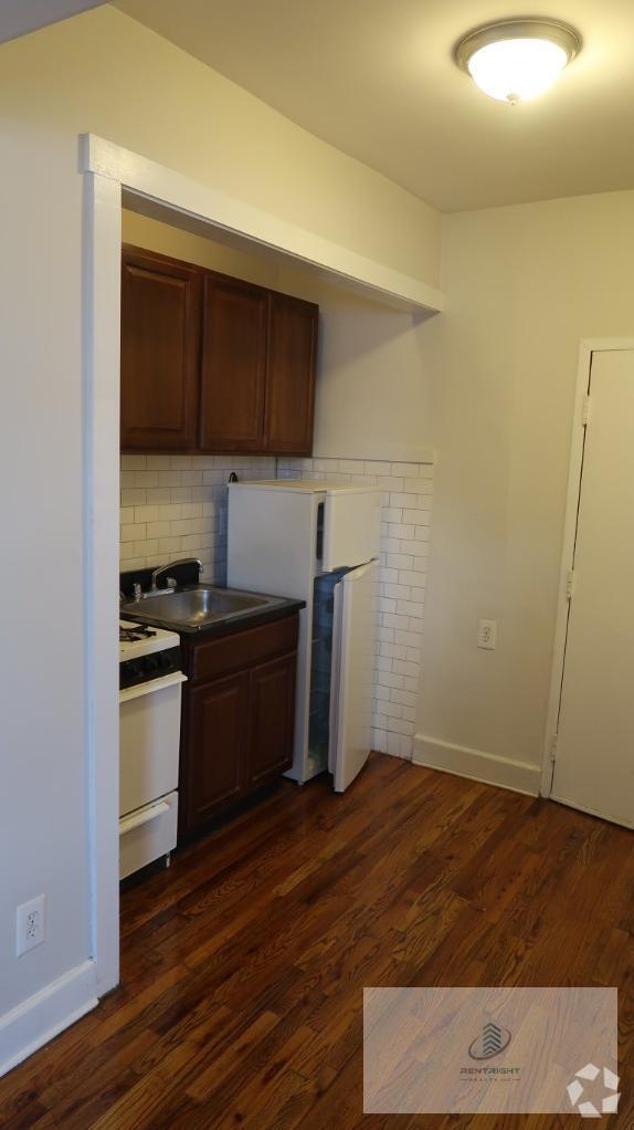Building Photo - 4915 W Belle Plaine Ave Unit 4915-201 Rental