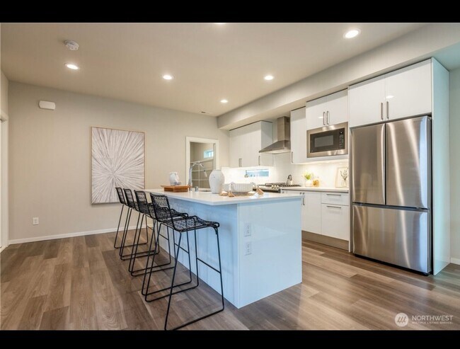 Photo - 4Bd/2.5Ba Black Diamond House