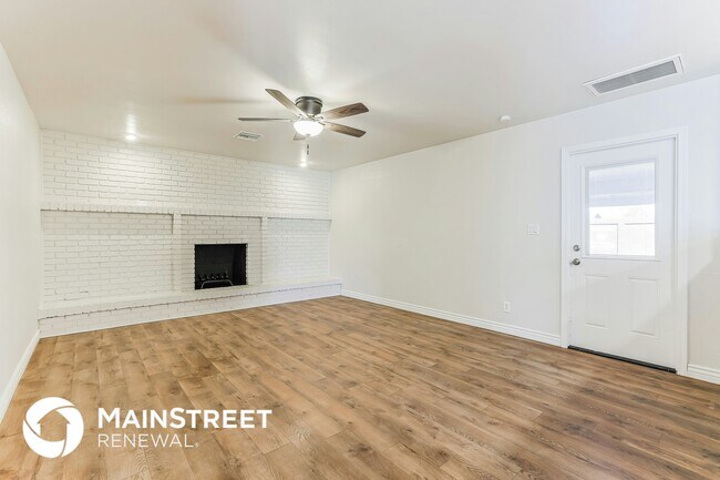 Photo - 1335 E Ellis Cir