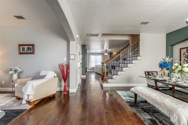 Photo - 1427 Hanover Ln