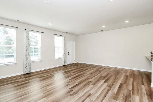 Photo - 730 Herlong Ave