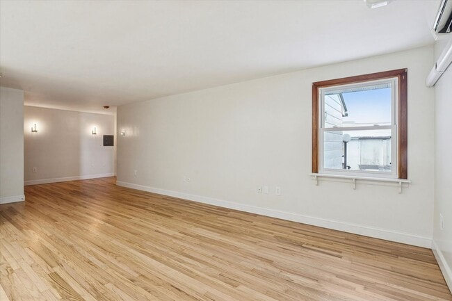 Photo - Available Immediately – 1B/1B Recently Renovated Unit