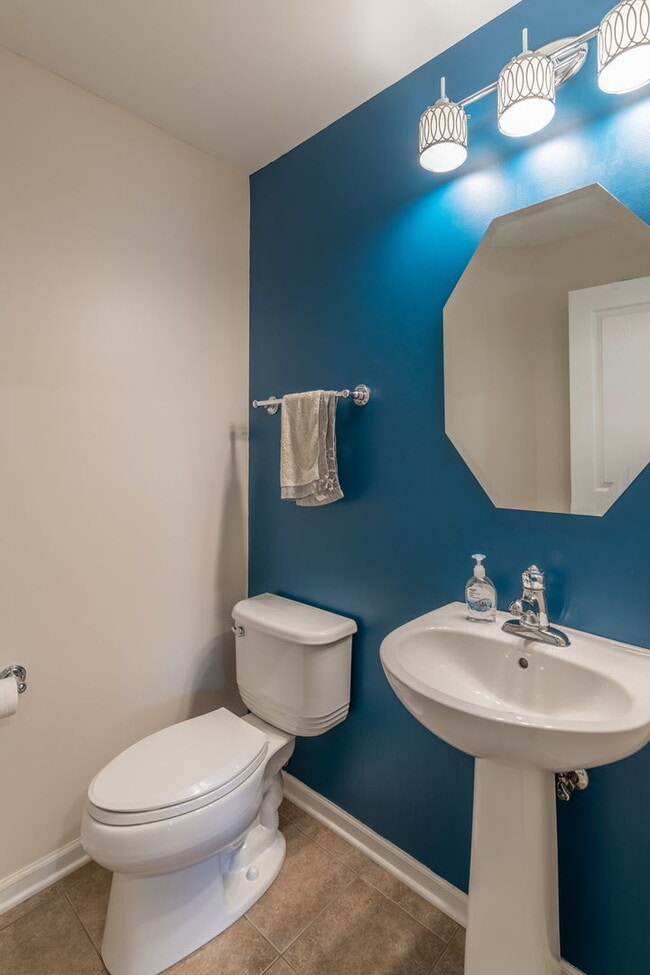 Photo - 472 Valentine Way