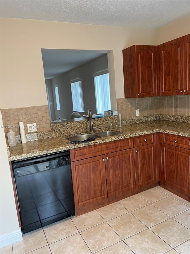 Photo - 4785 SW 62nd Ave Unit 101