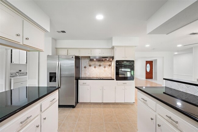 Photo - 6007 Claridge Dr