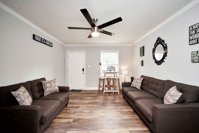 Building Photo - X Belmont X Unit 1 - Master Suite (Entry Level) Room 4 Rental