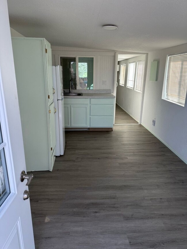 Photo - 520 S Woodchips Rd