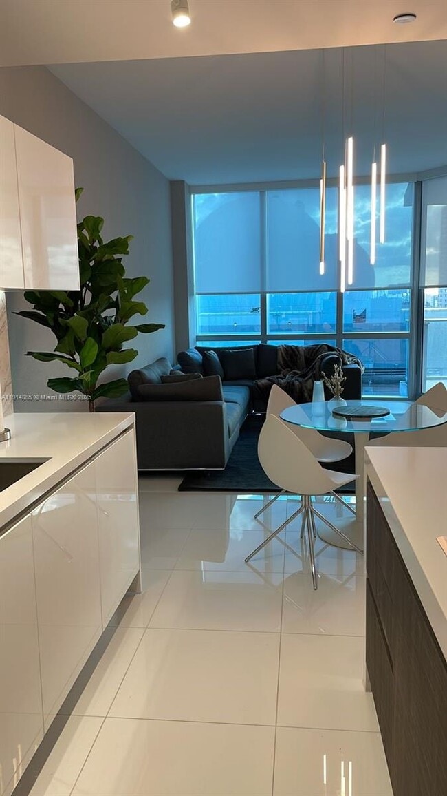 Photo - 851 NE 1st Ave Unidad 1006