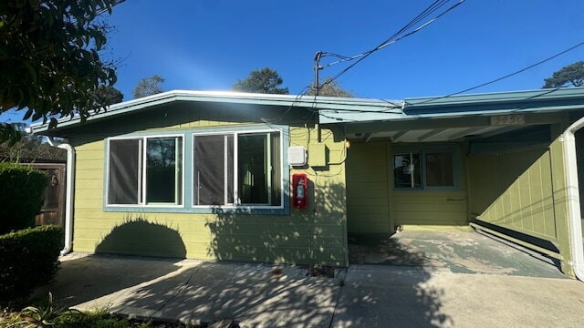 Building Photo - Move-in special: 50% off first month!  Pea... Unit A