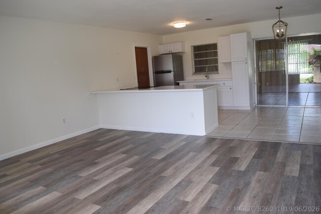 Photo - 1881 SE Airoso Blvd