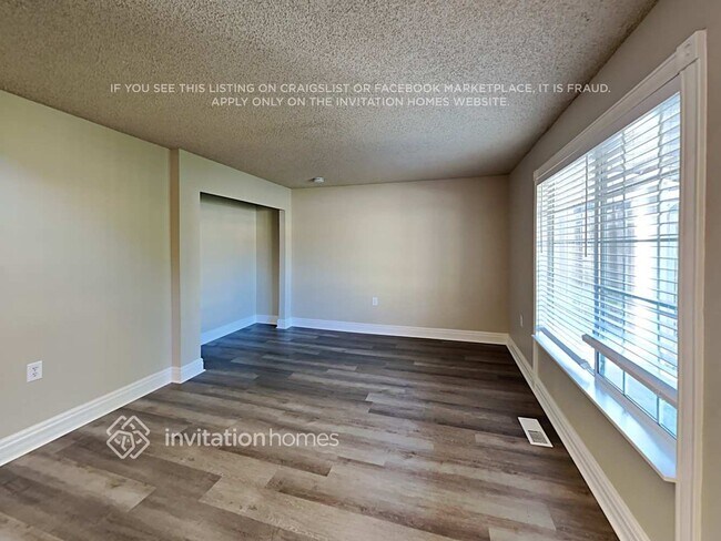 Photo - 9914 74th St SW