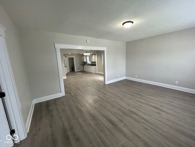 Photo - 425 E 8th St