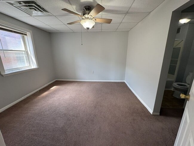 Photo - North of Downtown Akron: Updated 1BR with Tall Ceilings & Natural Light Unidad 201