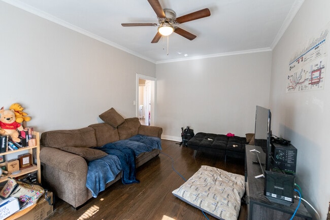 Photo - 3545 N Troy St Unidad 2