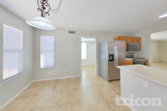 Photo - 638 W Racine Loop