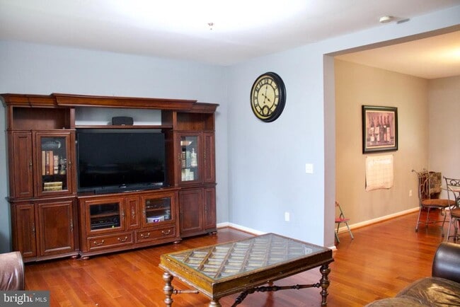 Photo - 11601 Warren Ln