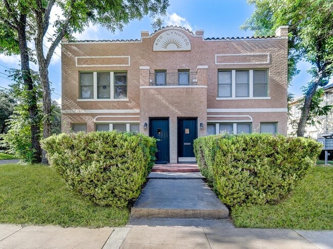 Photo - 400 W Lynwood Ave