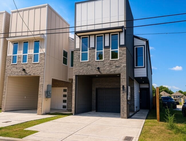 Photo - 8131 St Louis St