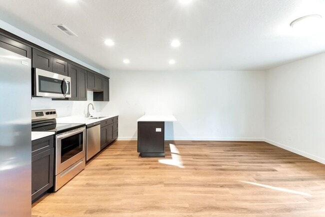 Photo - Remodeled Vineyard Townhome w/ 2 Car Garage