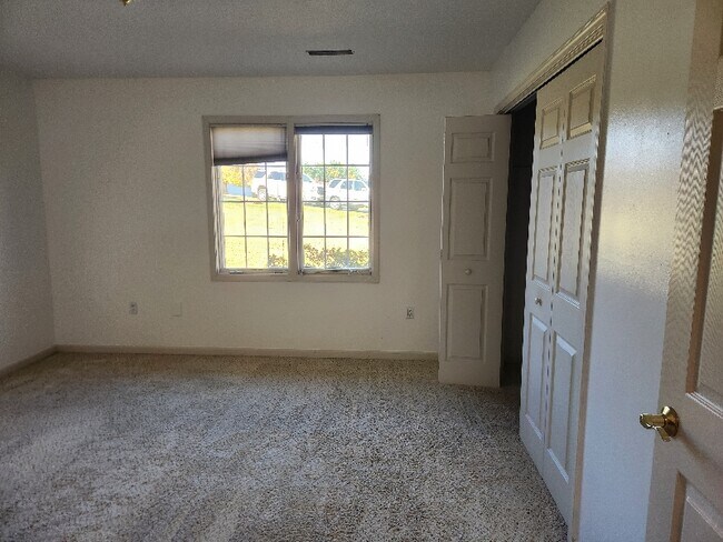 Photo - 1105 Estate Dr