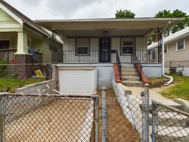 Photo - 3032 Elmwood Ave