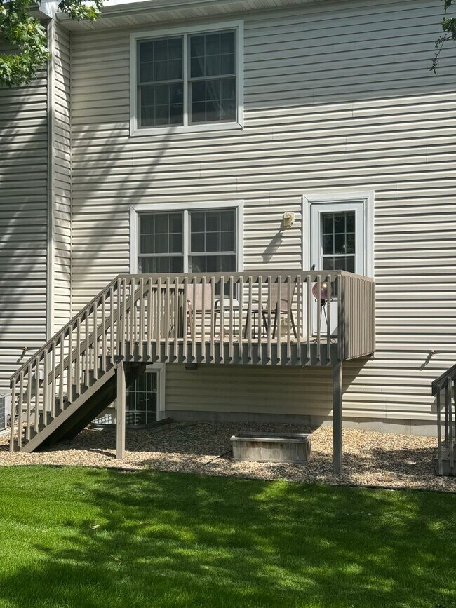 Update Townhouse Available October 21, 202... Townhome Rental in