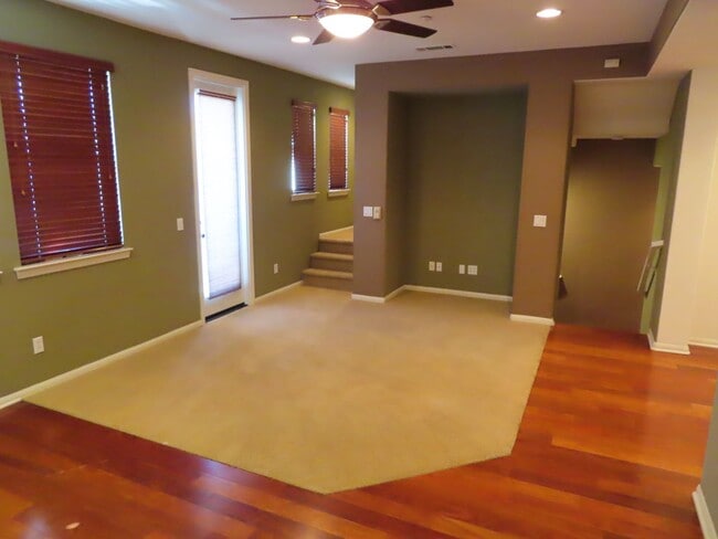 3125 Harbor Ridge Ln