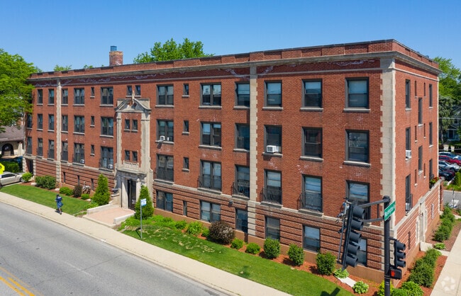 304 W Touhy Ave
