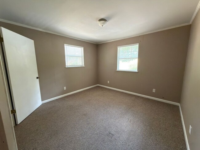 Photo - 1010 Thompson Springs Rd SE
