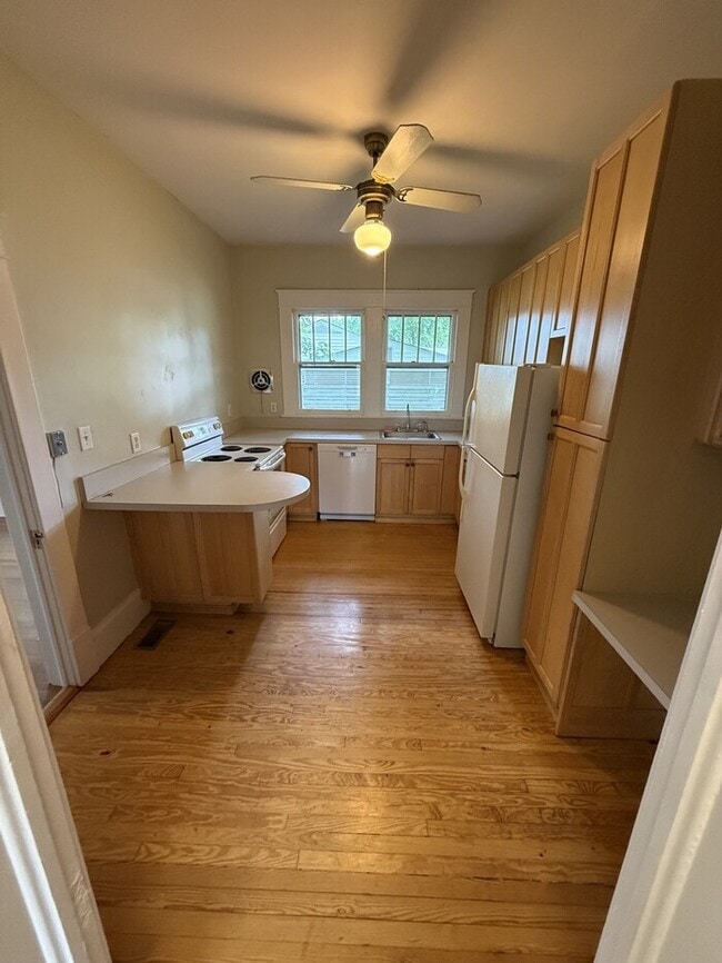 Photo - Single Family Home w/ 2 Bedroom, 1 Bath at the fairgrounds!