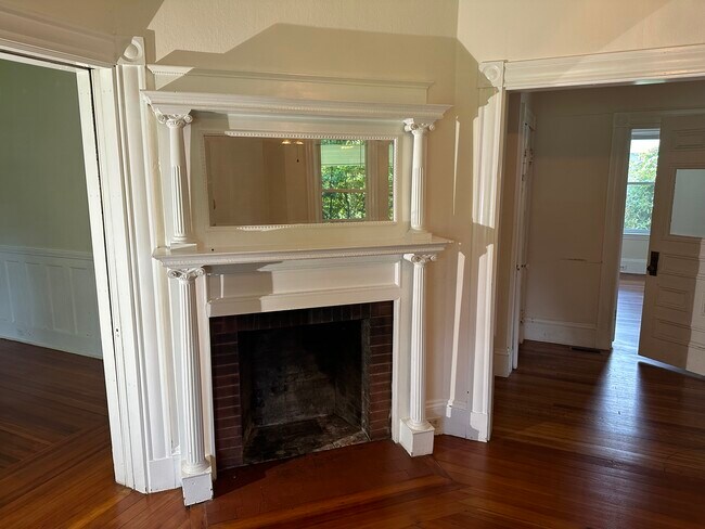 Living Room - 97 S Main St Unidad 97 South Main St. 1st Fl.