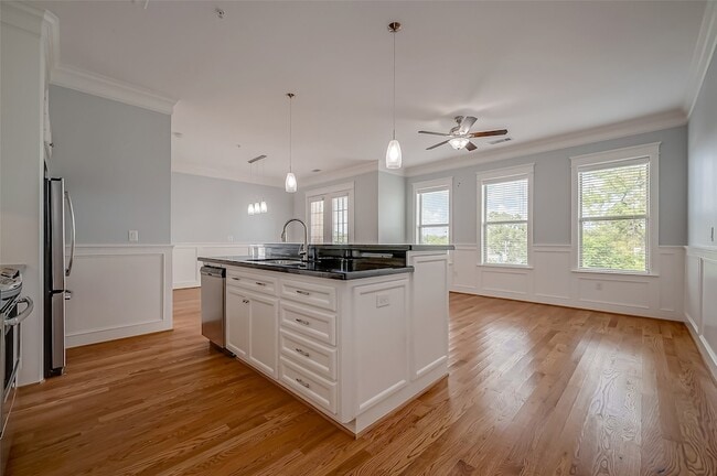 Photo - 2802 Morrison St Unit 301