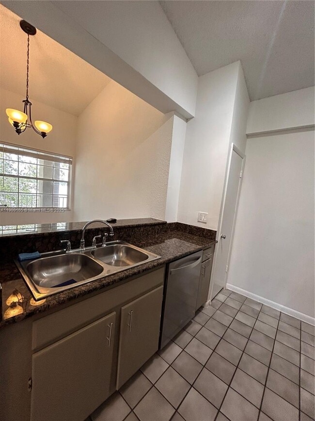 Photo - 2841 N Oakland Forest Dr Unit 211