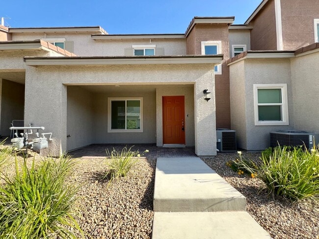 Building Photo - NEWER BUILD 3BD/2.5BA TOWNHOUSE IN NORTHWEST