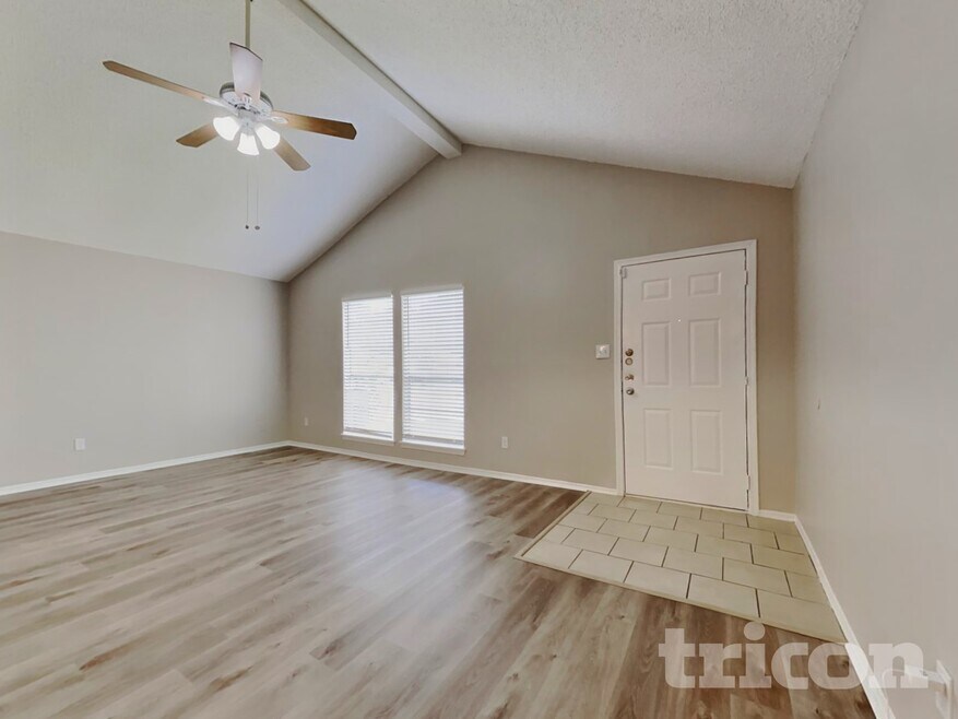 3227 Rockdale Dr