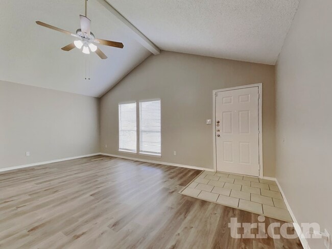 3227 Rockdale Dr