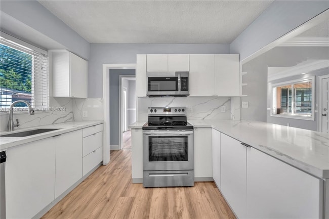 Photo - 2001 SW 37th Ave