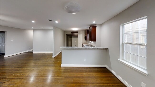 Photo - 4323 Alice St