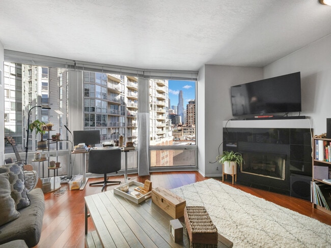 Photo - 600 N Kingsbury St