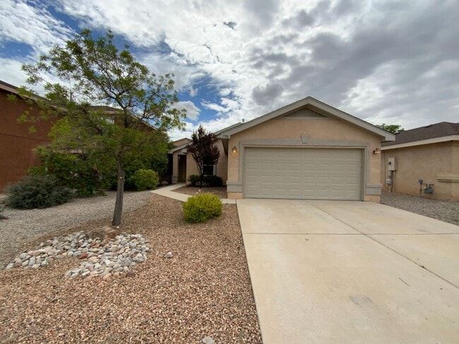 Building Photo - 3 Bedroom Single Story Home Available Near...
