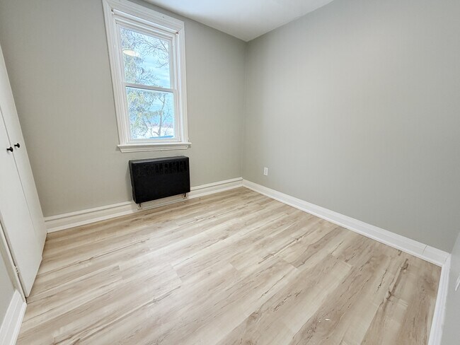 Photo - 1742 Confederation Line Unit 2