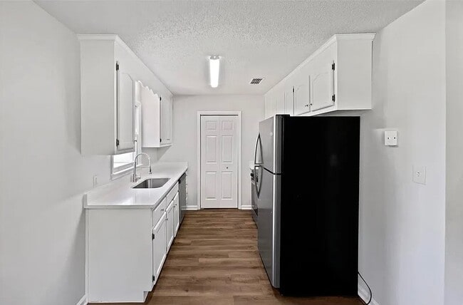Building Photo - 1755 Perfection Ave Rental